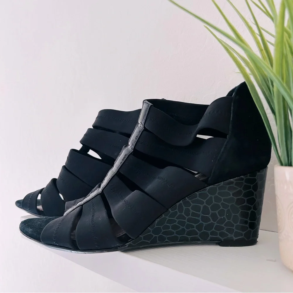 Donald J‎ Pliner Women’s Wedges Black Size 9.5